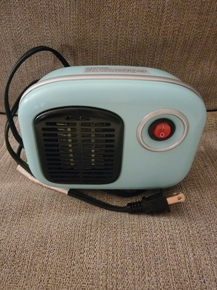Soleil Electric Personal Ceramic Mini Heater 250W in mint (model MH-08M)