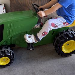 I'm selling a children's car