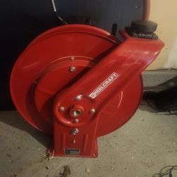 REEL CRAFT - REEL WITH RETRACTABLE HOSE 