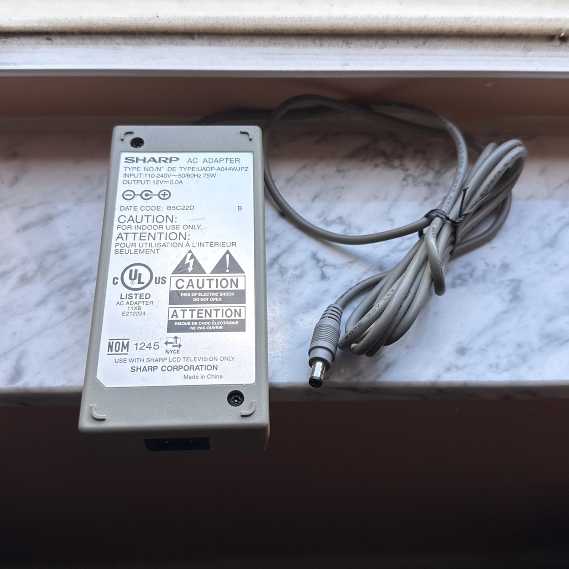 Sharp -AC Adapter