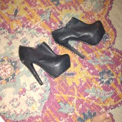 Size 6 Women's Heels 5 Bucks