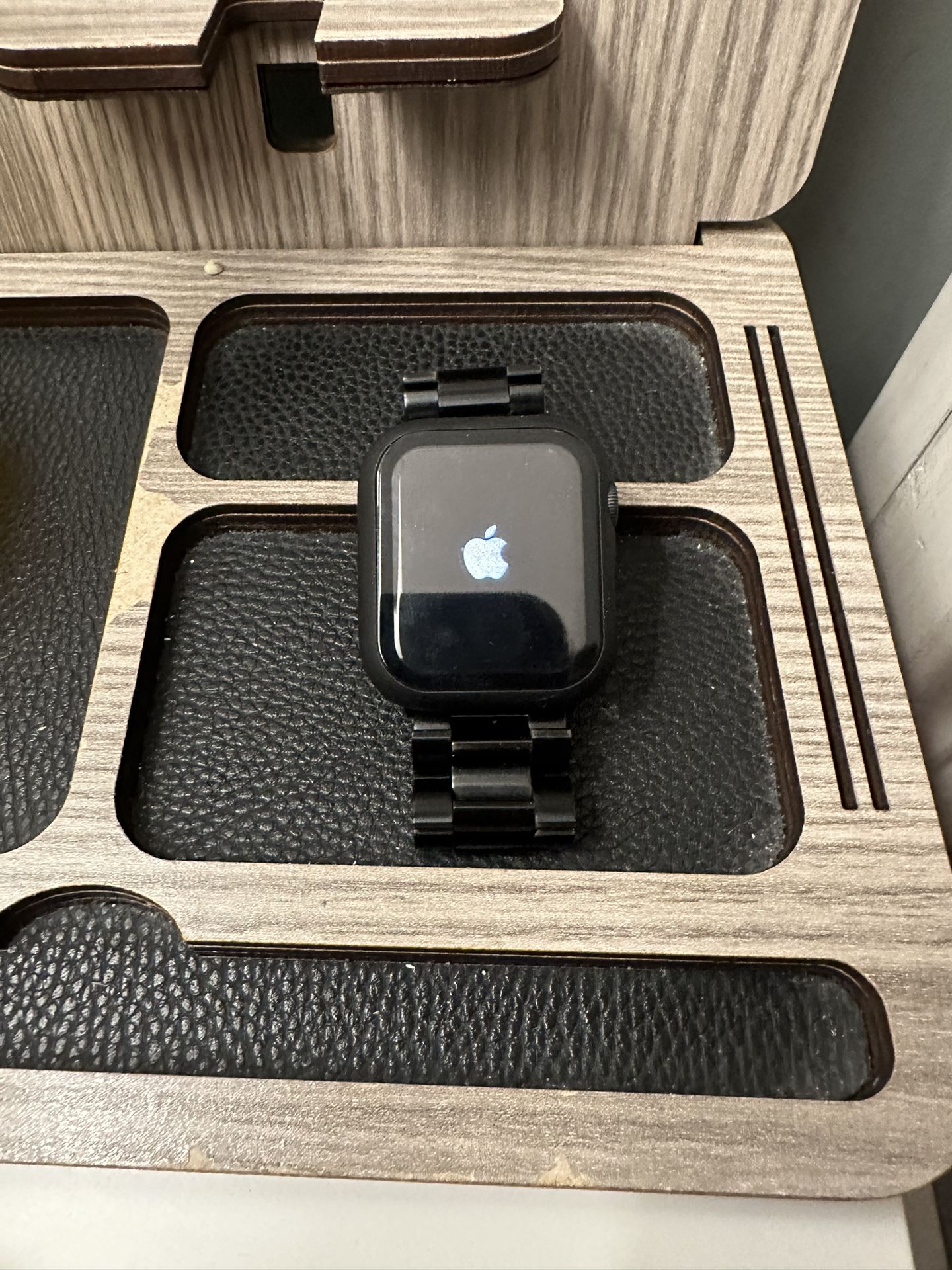 Apple Watch Nike SE 1st Generation (GPS) 40mm Aluminum Case with Black Real Watch Band