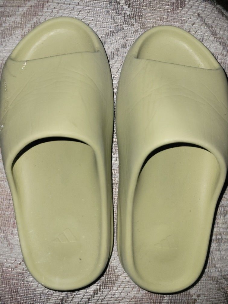 Adidas Yessy Size 10