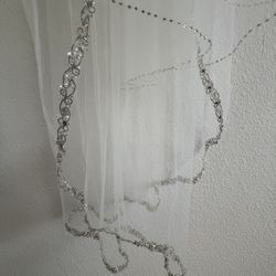 Double-Layer Wedding Veil – Elegant & Timeless (Like New)