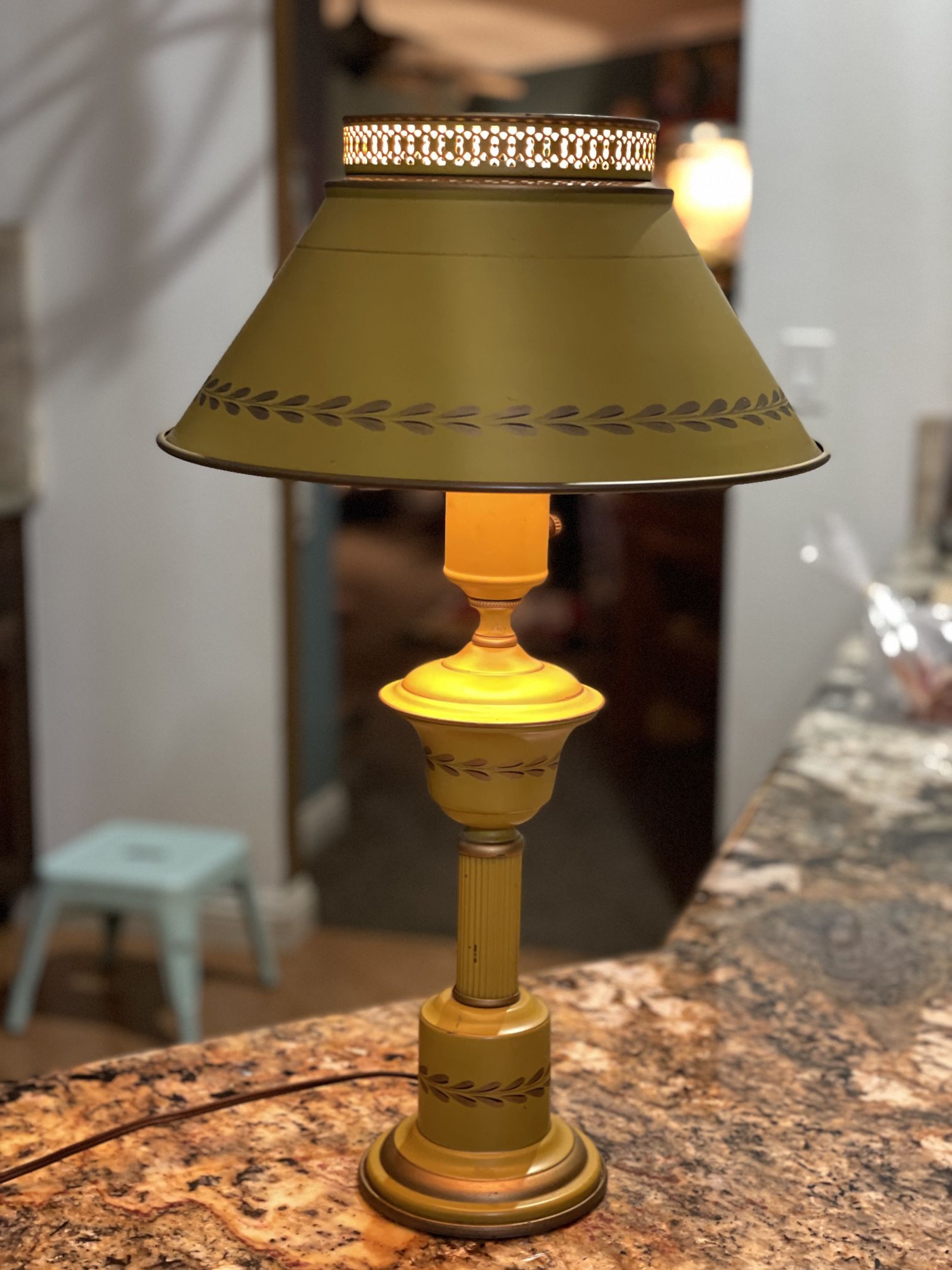 Vintage Hand Painted Tole Ware Metal Table Lamp Mid Century 