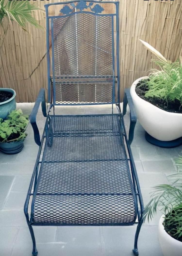 Vintage Iron Patio Lounge Chair