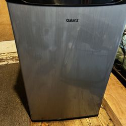 Galanz Mini Fridge 