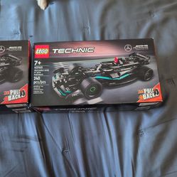 Lego technic Mercedes AMG Formula 1 pull back