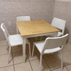 Table With 4 Chairs 