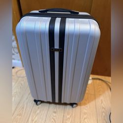 Samsonite 26” suitcase luggage NEW