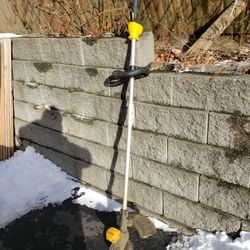 Dewalt 13" 20v variable speed weed wacker

