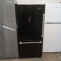 18 Cubic Foot Maytag Black Refrigerator Bottom Freezer Pull Out With Ice Maker Inside