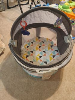 Traveling crib