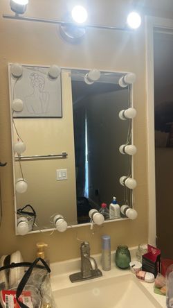 Light up vanity mirror