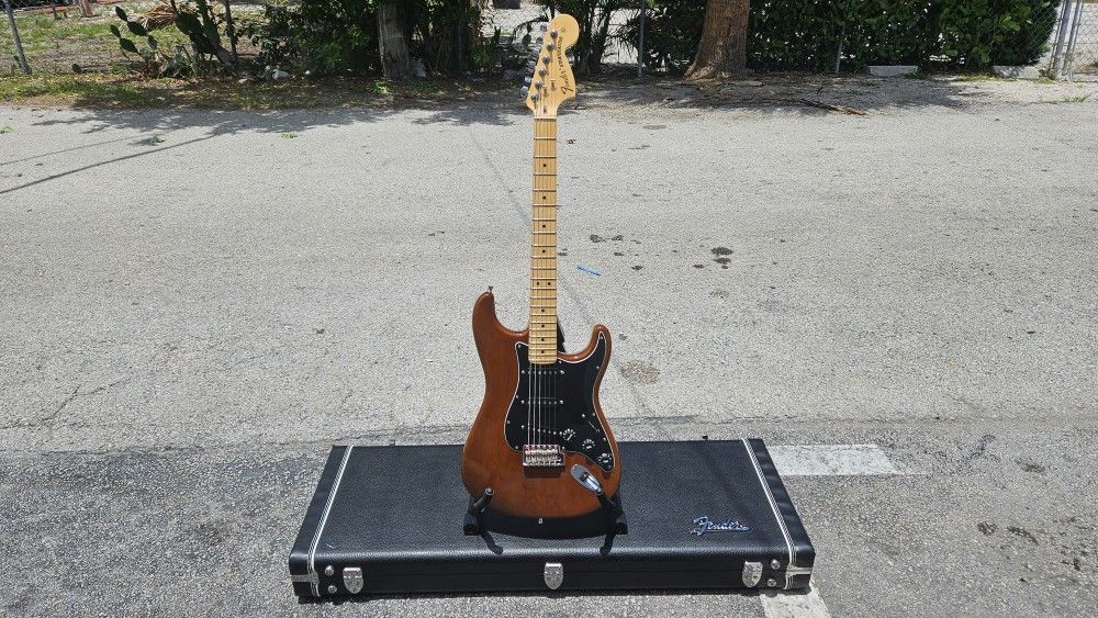 2018 American Special Stratocaster Maple Fingerboard, Walnut 6 String Electric Guitar GREAT!!