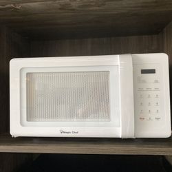 Magic Chef 0.9 Cubic-ft Countertop Microwave !!!! O0M