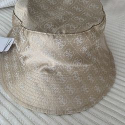 Guess Judy Reversible Bucket Hat 