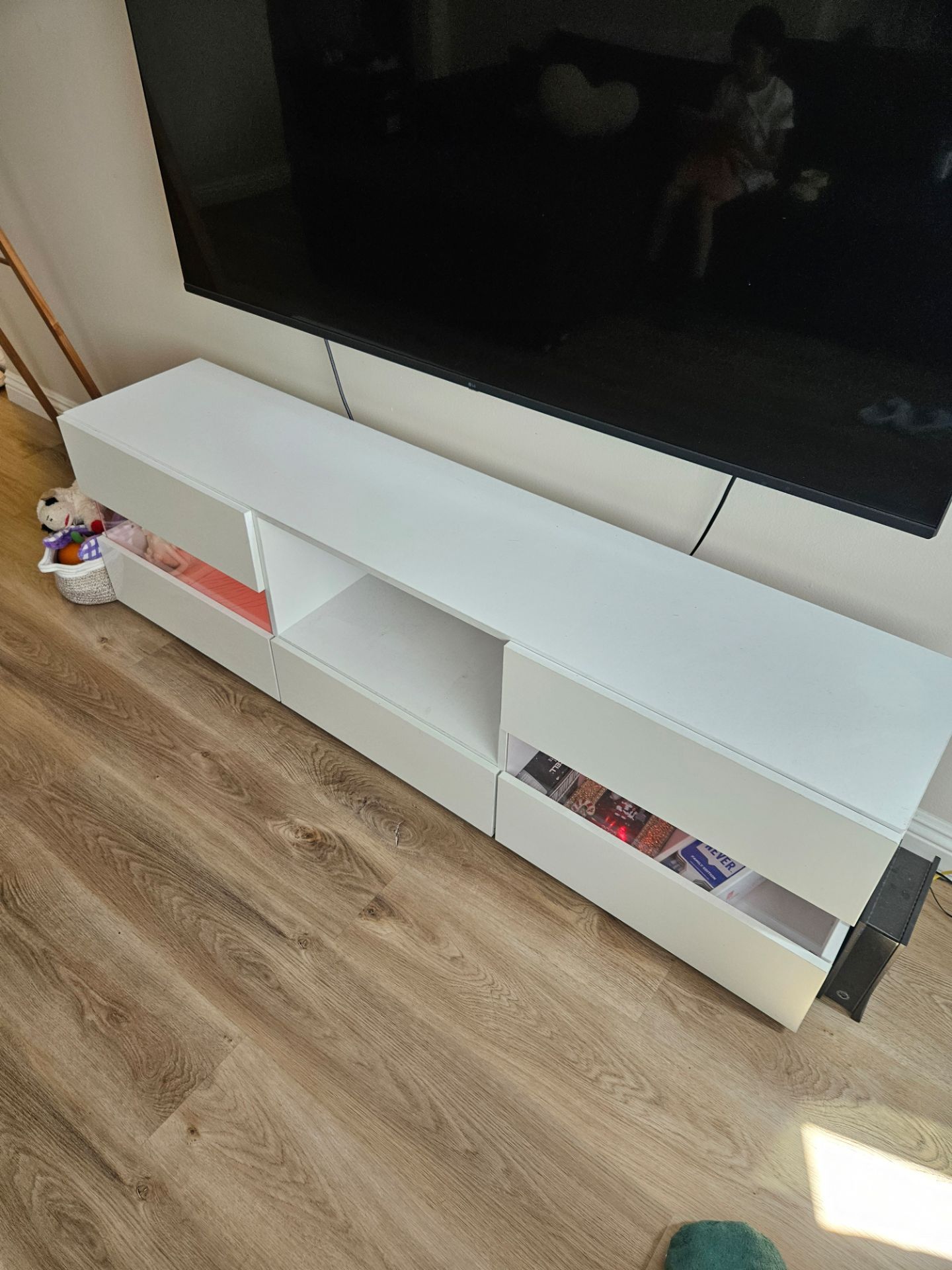 Tv stand