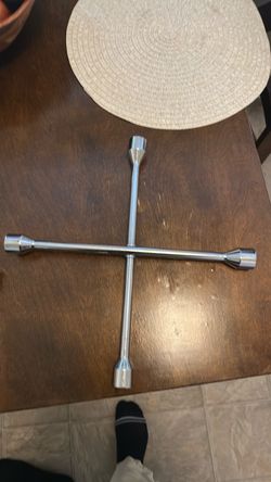 4-Way Lug Wrench Cross Wrench