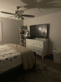 Selling Smart Tv and Dresser (Dresser for 250) (Tv for 350)