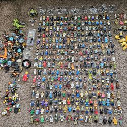 Huge Lego Minifigure Lot of Over 325+ Extras