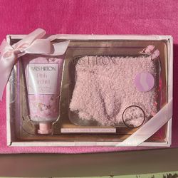 paris hilton ultra plush socks & foot lotion set