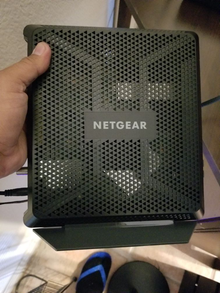 Net Gear Cable Modem Router DocSis 3.0