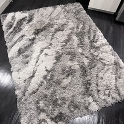 Rug (5’3X 7) 