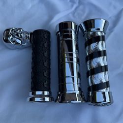 I Have the chrome Ones in the middle only.. For Bikes Beach Cruiser Or Lowrider Bikes