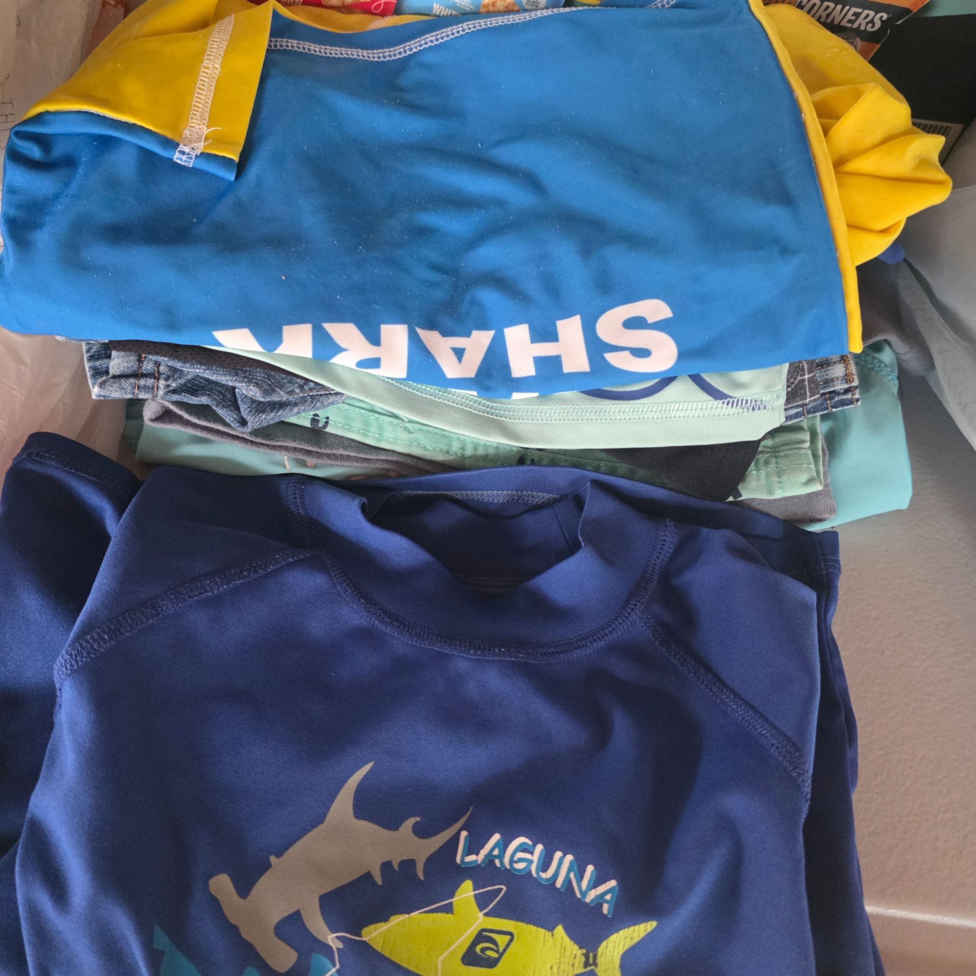 Boy clothes 2t to 4t