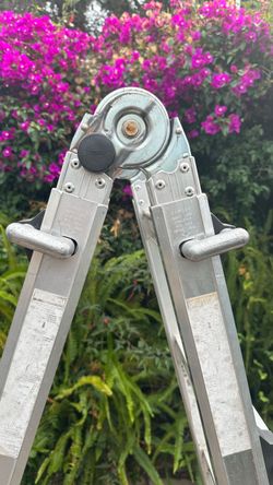 Aluminum expandable folding ladder