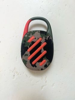 JBL Clip 5 - Ultra-portable waterproof speaker - Squad