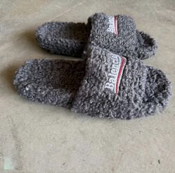 Balenciaga grey fur slides size 7