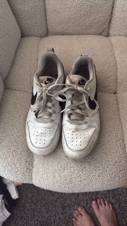 NIKES 6Y