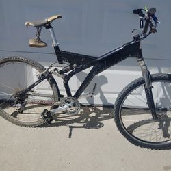 Specialized Mt. Bicycle 26 inch. $400$