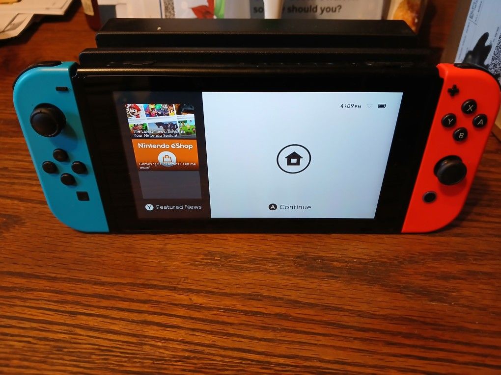 Nintendo SWITCH  ( NOT OLED ) 