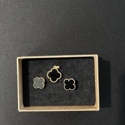 Black Onyx Half Set Clover Earrings And Pendant 18k