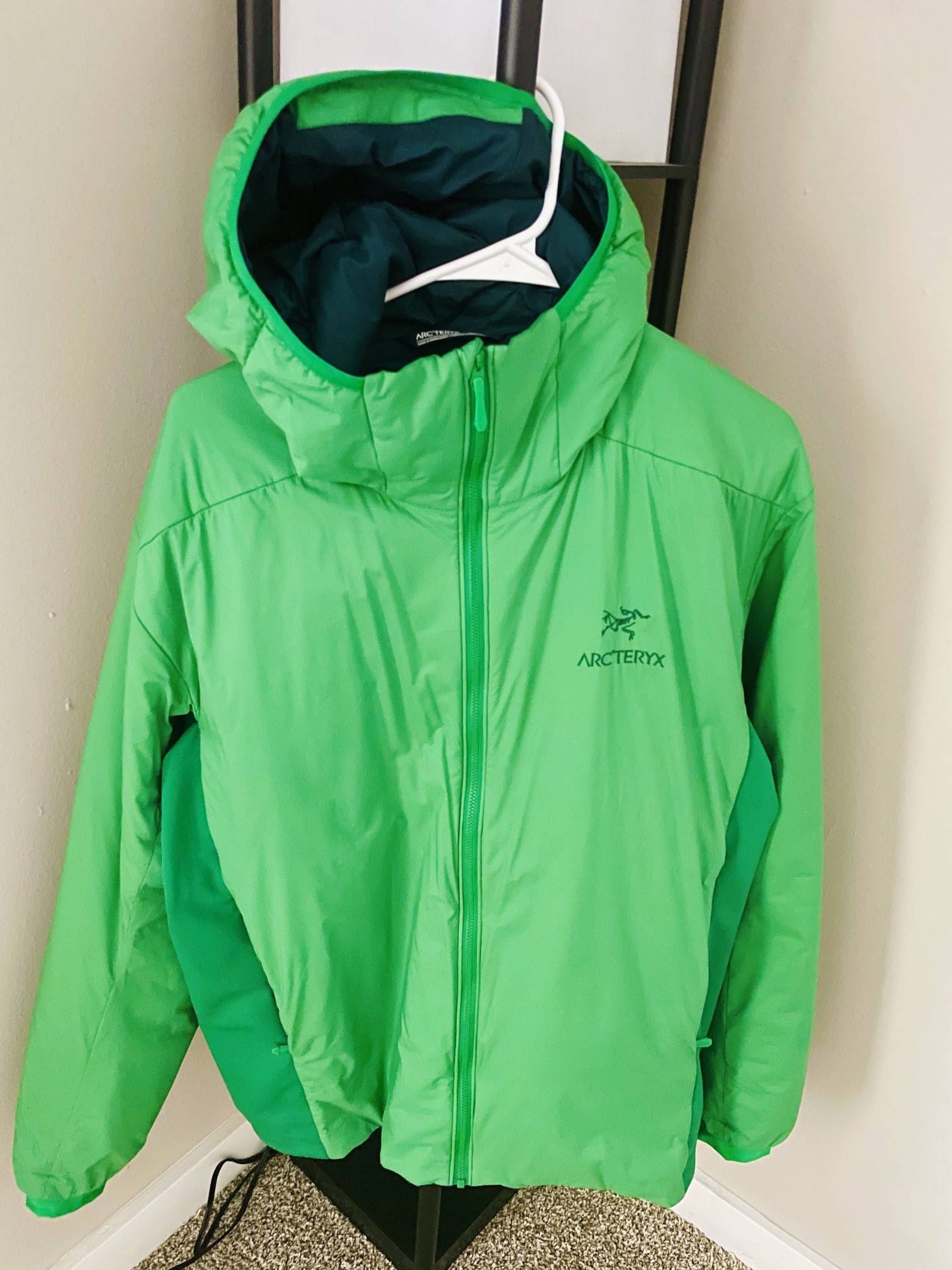 NEVER WORN, HALF PRICE / Arc’teryx Atom LT Insulated Hoodie / Retails new for $300 plus tax, asking  $165 half price to sell fast!