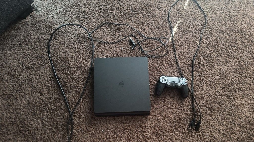 PS4 SLIM 