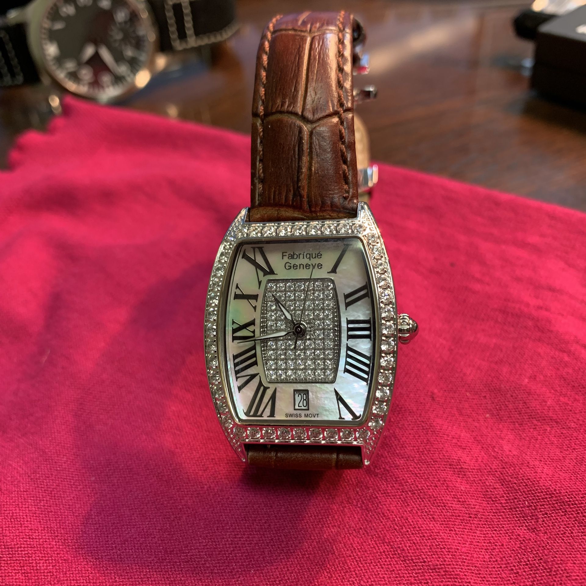 Fabrique Geneveve watch: sapphire crystal, Swiss movement, deployment, genuine leather strap