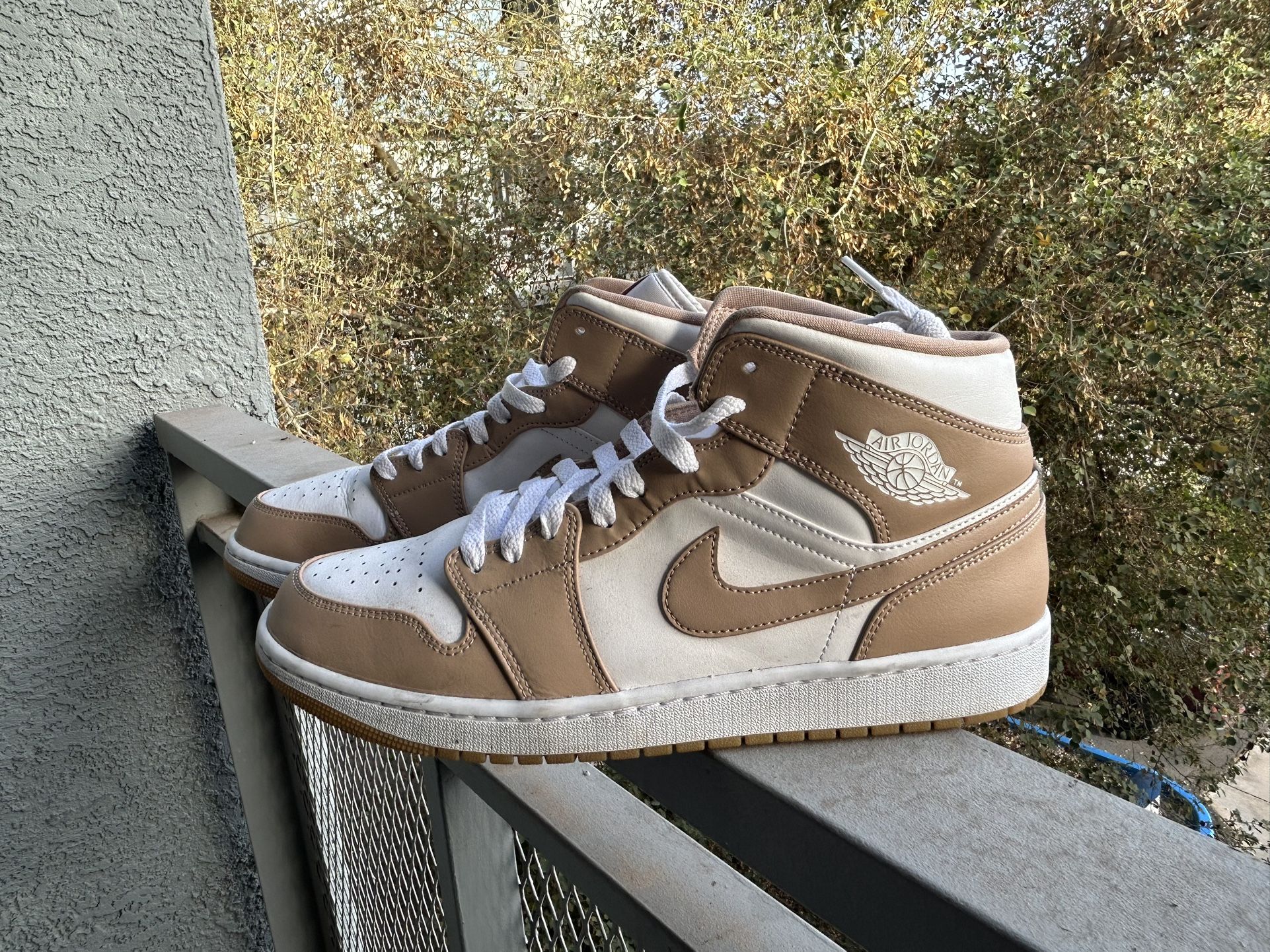 Jordan Mid 'Tan Gum' Size 12 100$