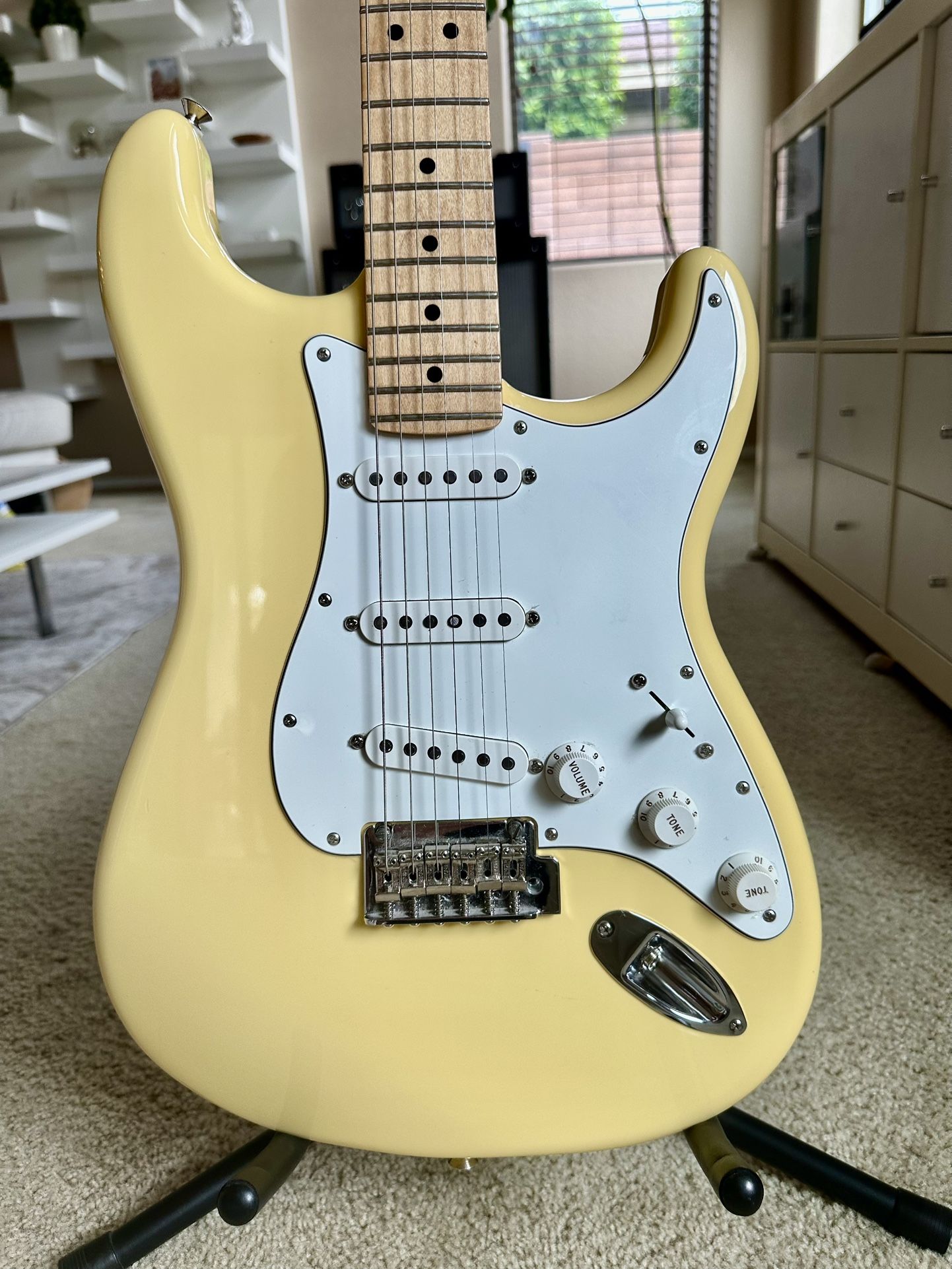Fender Stratocaster — Buttercream Player With maple Fingerboard