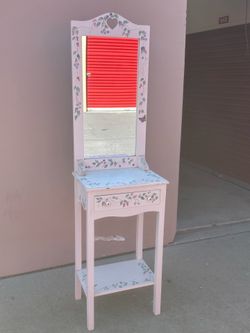 Make up stand