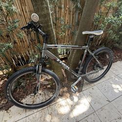 Trek Mountain Bike - Aluminum- Very Lite And Durable. Brakes And Gears Are Working Perfectly. - Giant Specialized Scott Jamis Gt 