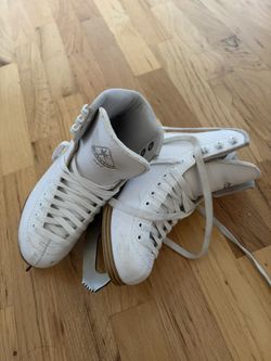 Jackson Classic 200 Womens/Girls Figure Ice Skates Girls Size 2 Medium width