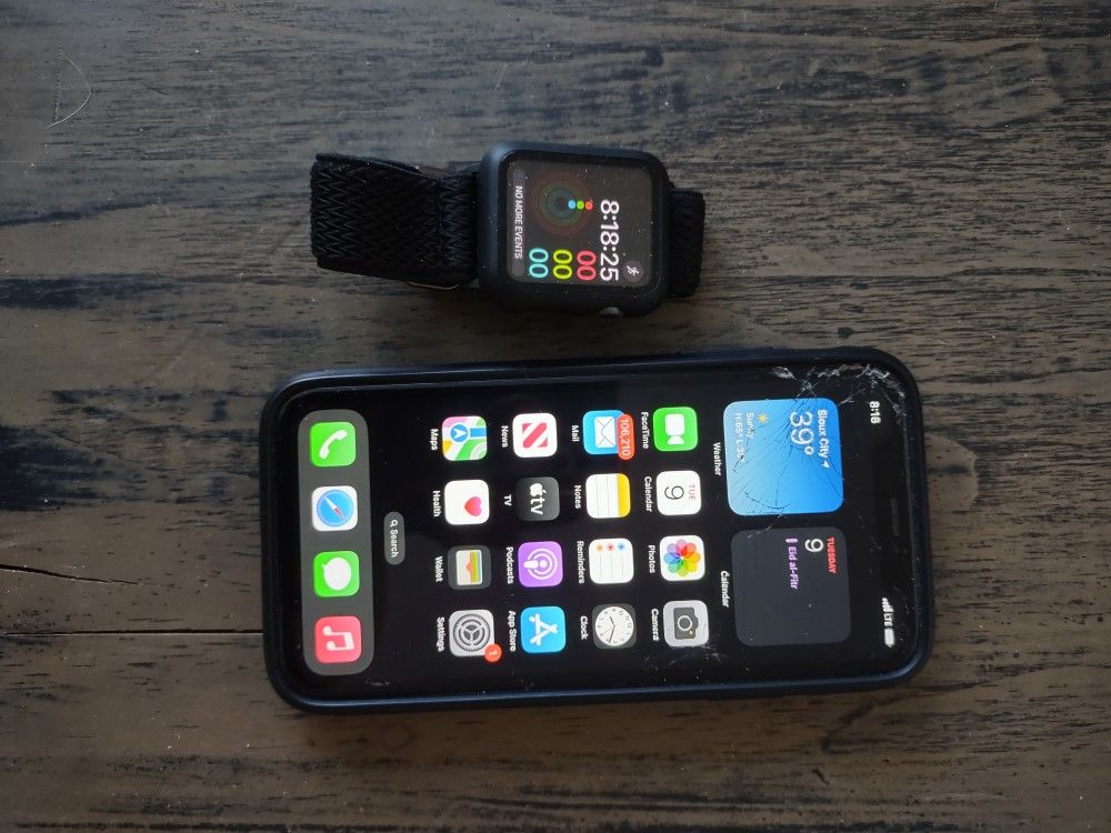 iPhone XR And Apple Watch 