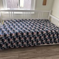 Twin day bed with trundle