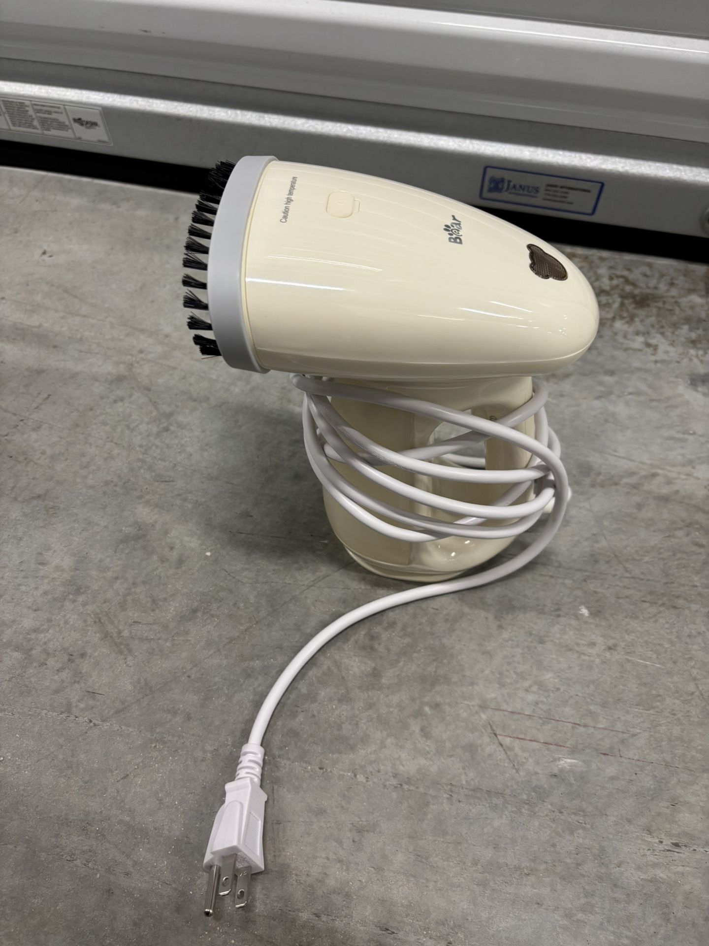 Bear Clothes Steamer