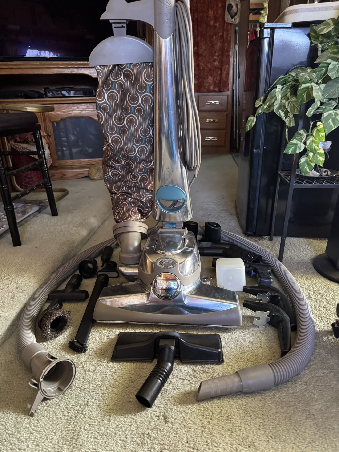 KIRBY VACUUM CLEANER