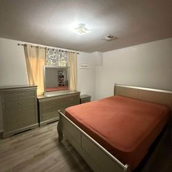 Queen Size Bed Room Set